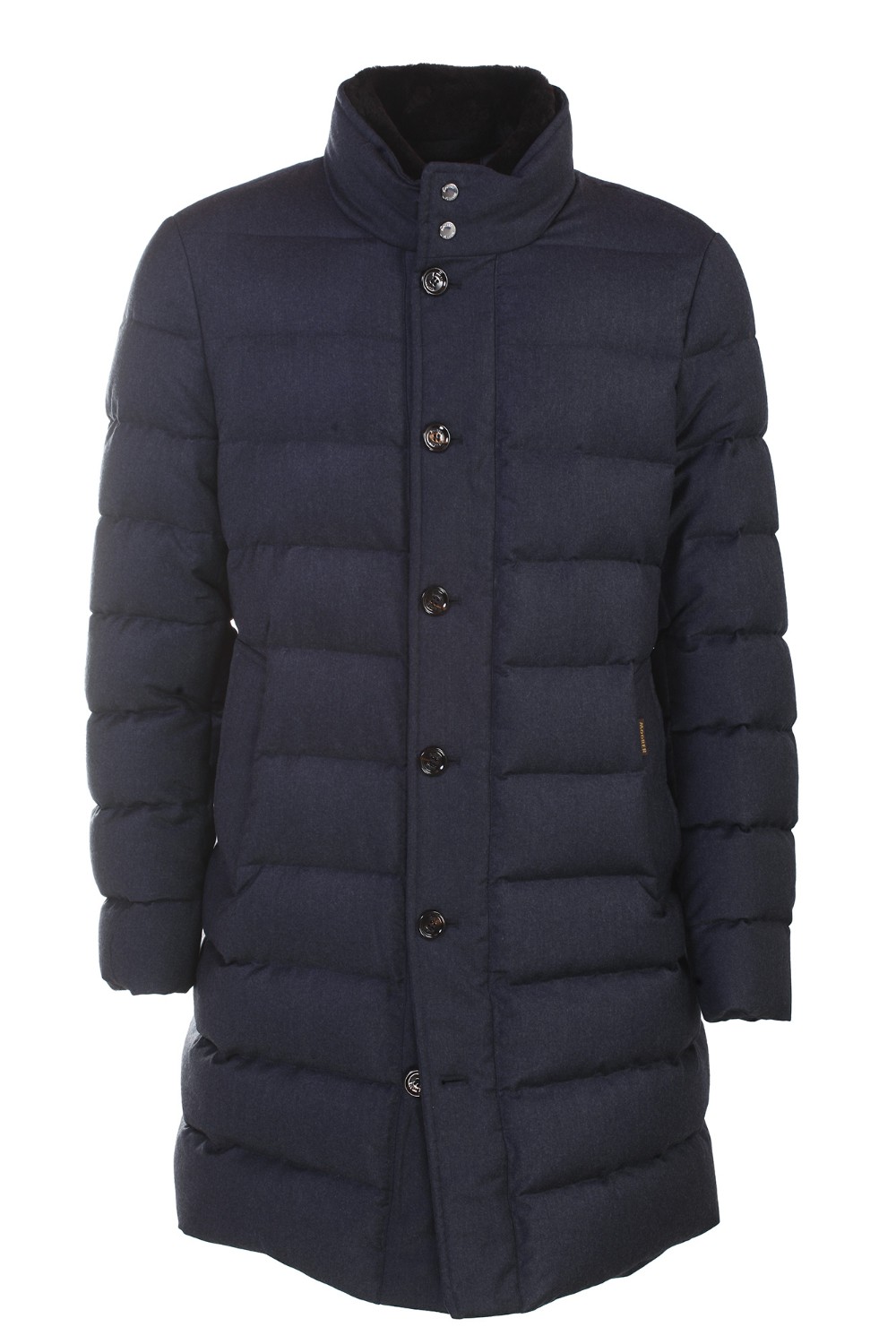 shop MOORER Saldi Cappotto: MOORER cappotto "ALFIERI FUR" monopetto dalla linea dritta imbottito in piuma d’oca, trapuntato a boudin. 
Corpetto trapuntato staccabile chiuso da zip in metallo a doppio cursore.
L’interno collo è impreziosito da pelliccia removibile.
Chiusura ad asola con bottoni in corno.
Tasche verticali sui fianchi. Internamente trapuntato sul lato schiena, con doppia tasca porta valori.
Composizione tessuto: Finissima flanella in puro Cachemire (100% WS) tinto filo.
La leggerezza di questo tessuto si presta per capi trapuntati.
Fabbricato in Italia.. ALFIERI FUR L-V1980BLU/GRIGIO number 8374202